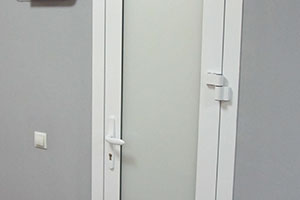Монтаж дверей из алюминиевого профиля_2